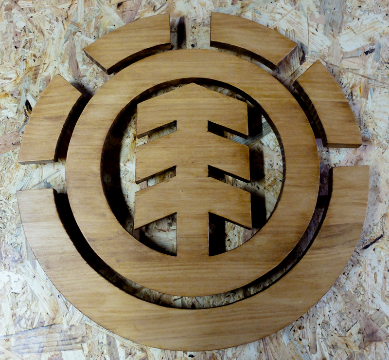 logo element en madera