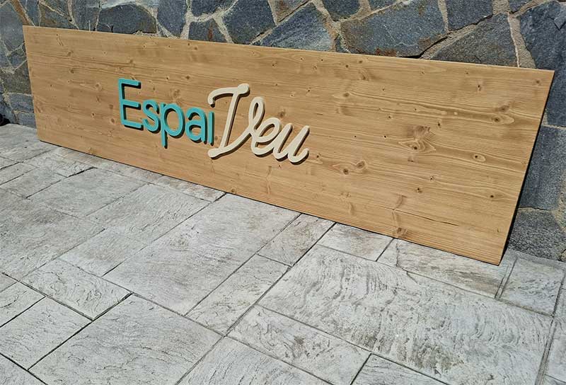 rètol lletres en relleu