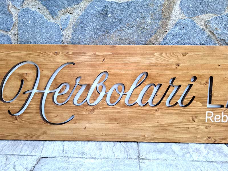 rètol fusta per a negoci