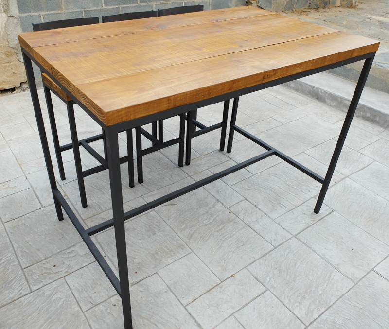 taula fusta i ferro industrial