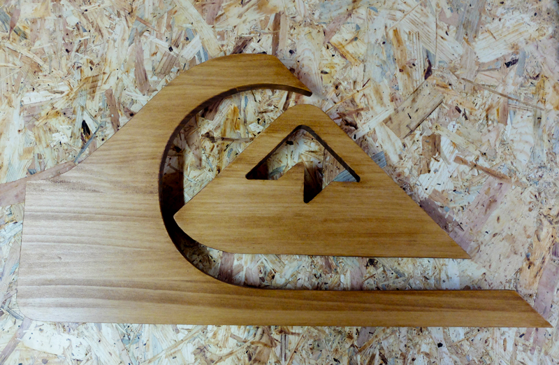 logo en fusta