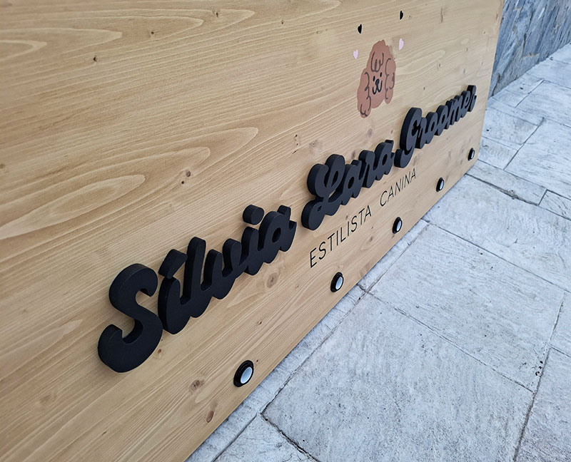 rètol fusta amb bombetes