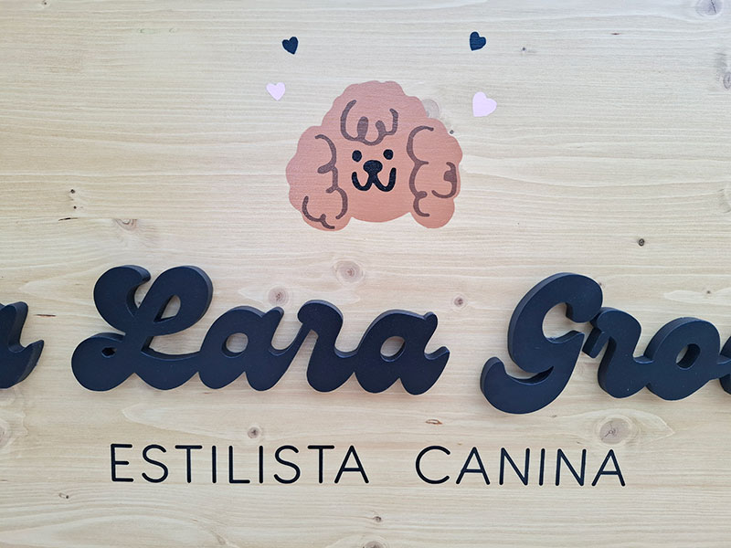 rètol fusta perruqueria canina