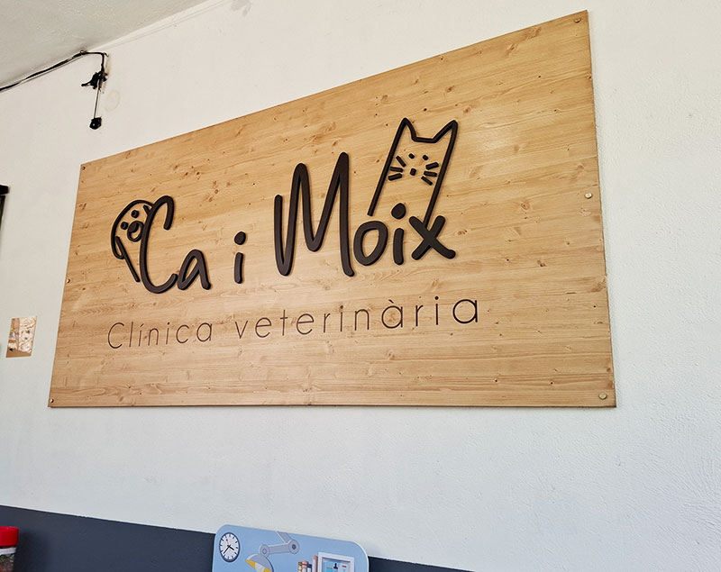 cartell fusta entrada veterinària