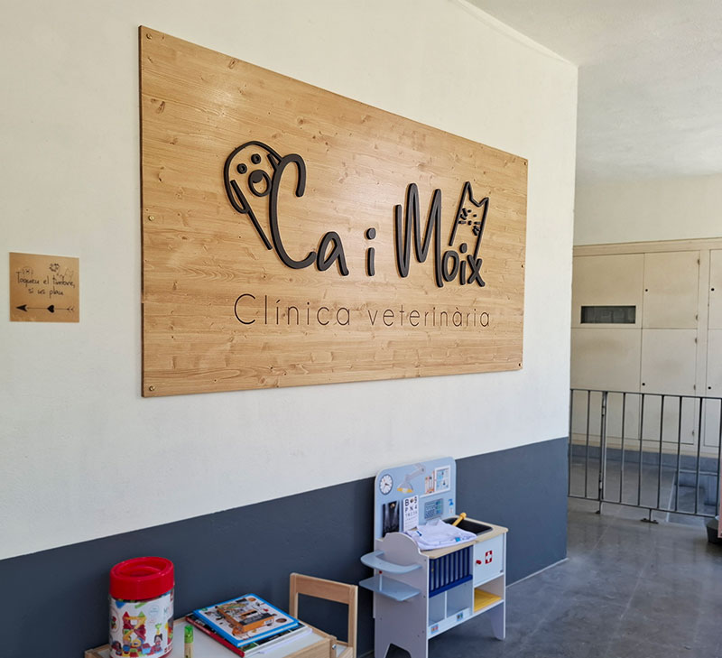 rètol fusta veterinària