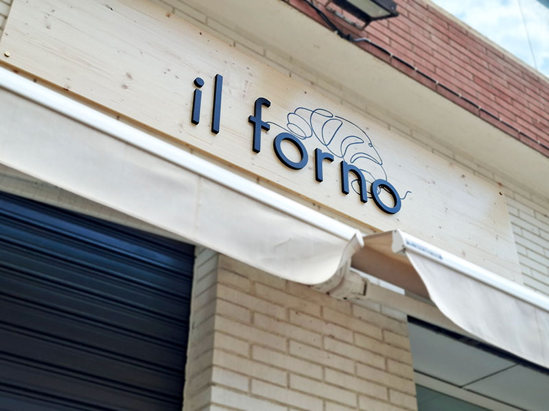 rètol fusta cafeteria