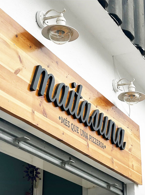 lletres en fusta pizzeria