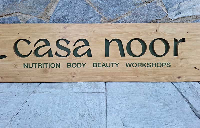 cartell fusta establiment