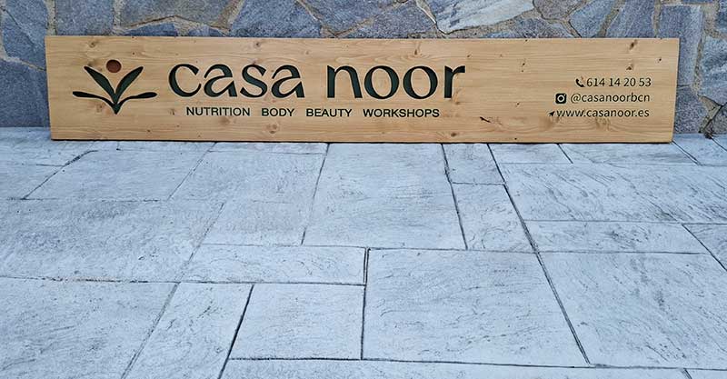 cartell fusta per a negoci