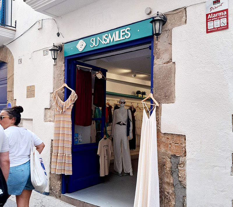 cartell fusta botiga sitges